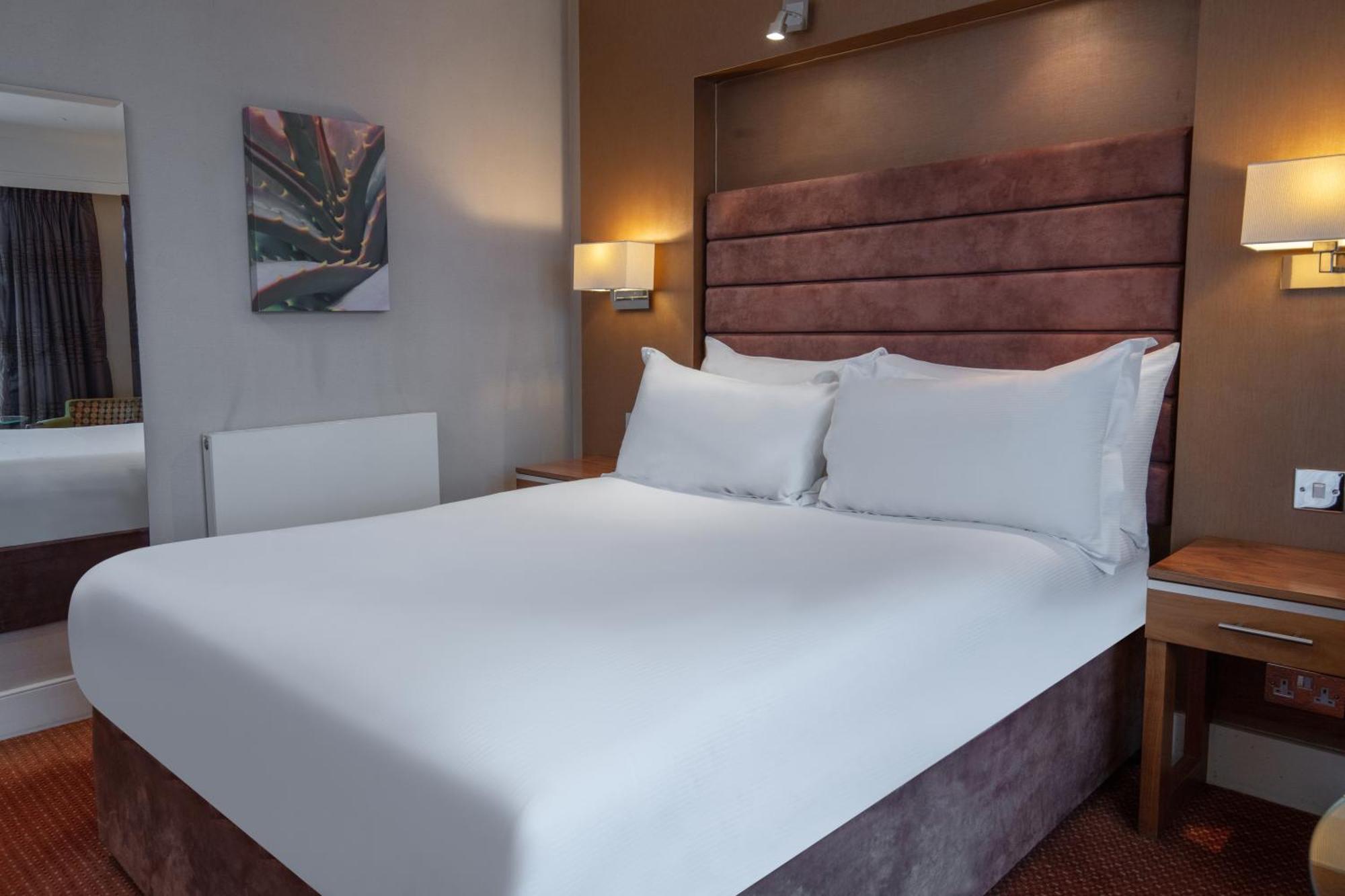 Hampshire Court Hotel & Spa บาซิงสโตค ห้อง รูปภาพ