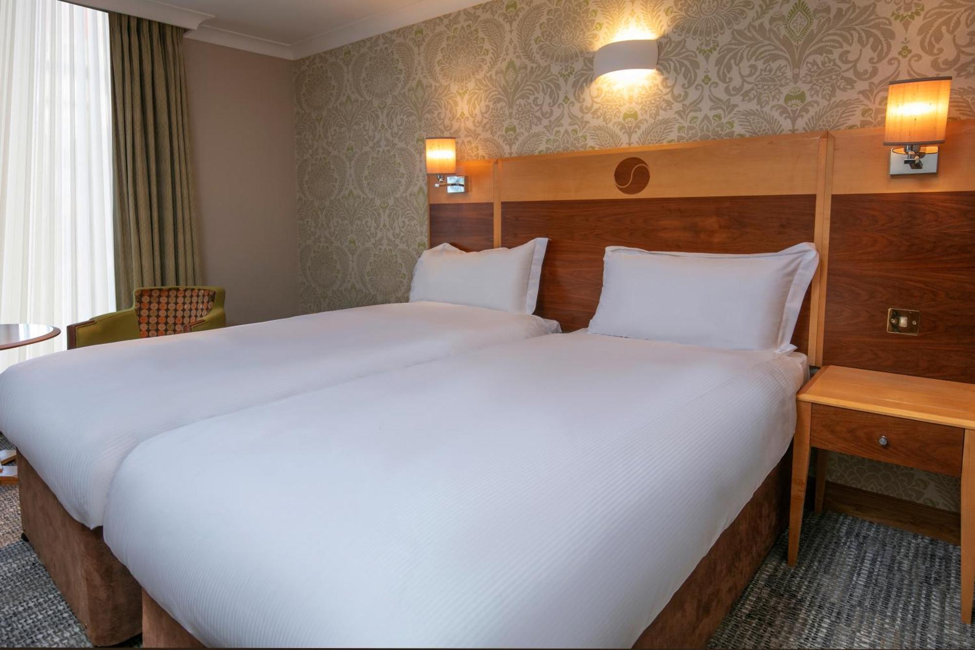 Hampshire Court Hotel & Spa บาซิงสโตค ห้อง รูปภาพ