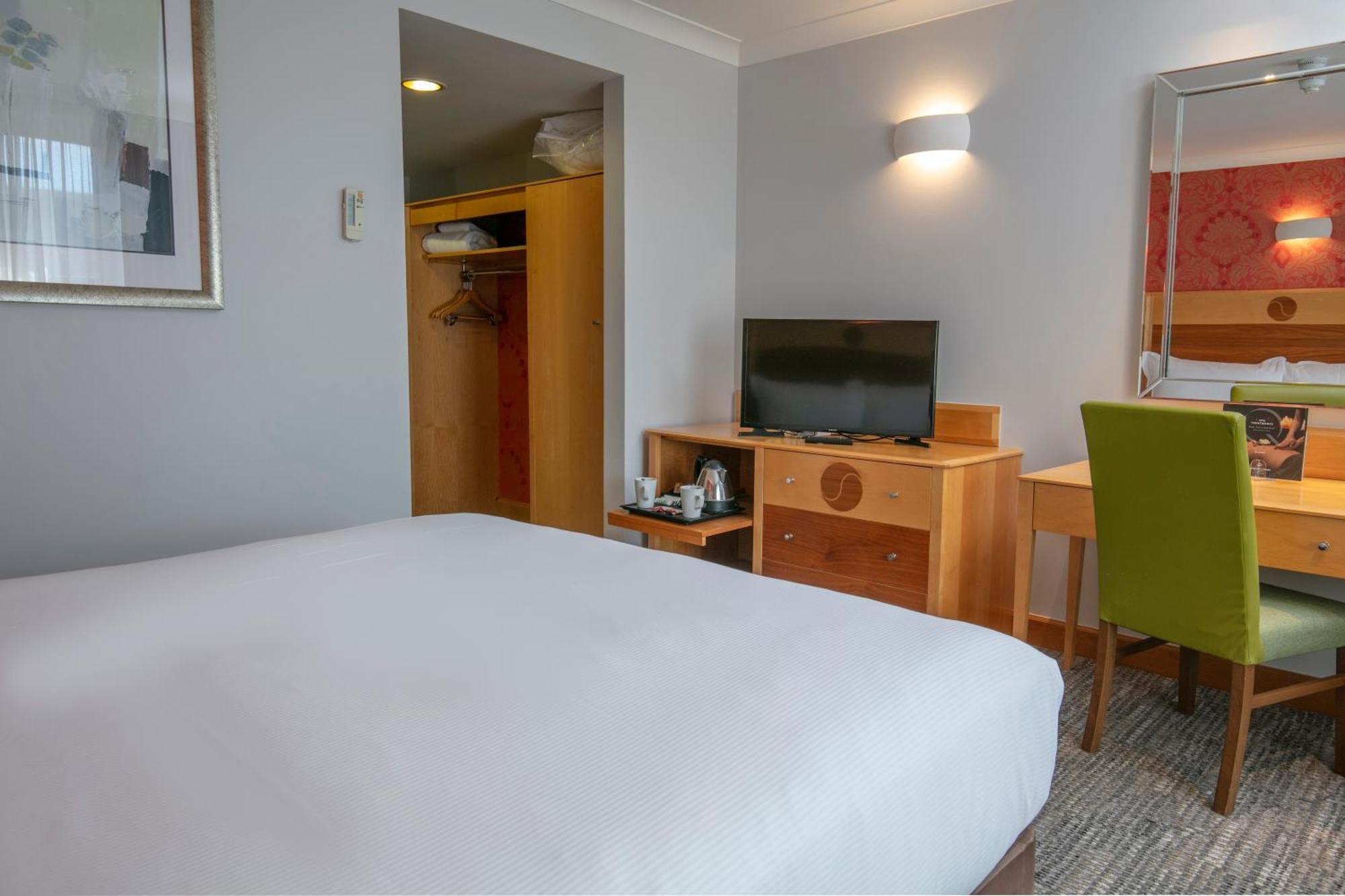 Hampshire Court Hotel & Spa บาซิงสโตค ห้อง รูปภาพ